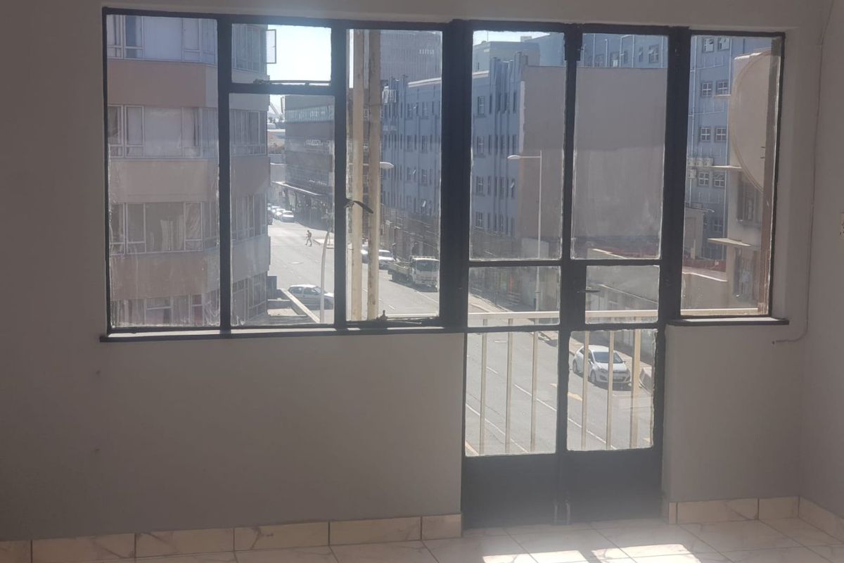 1 Bedroom, 1 Bathroom Apartment For Sale In South Beach, Durban - Photo 2