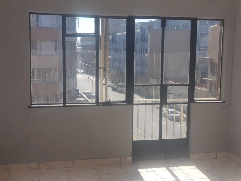 1 Bedroom, 1 Bathroom Apartment For Sale In South Beach, Durban - Photo 2
