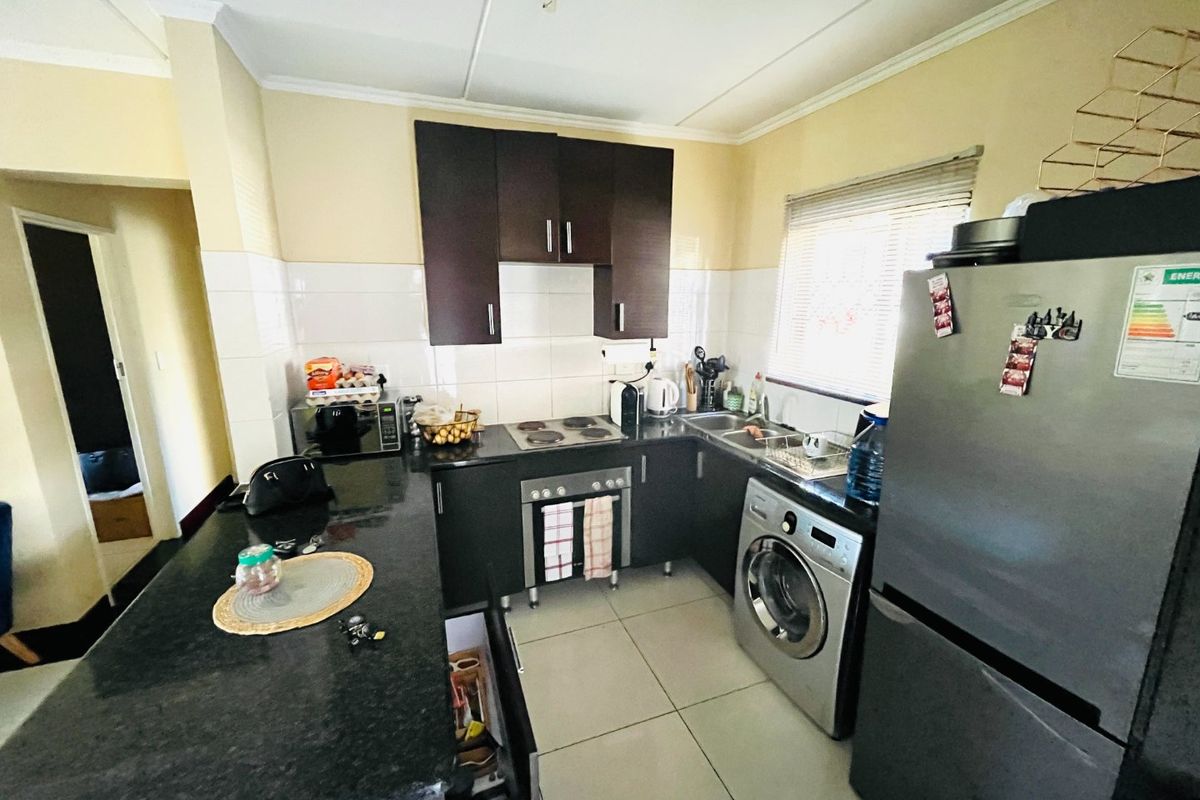 Two bed & 2 bath luxaryn Ground-floor apartment in Noordwyk, Midrand, get in touch! - Photo 4