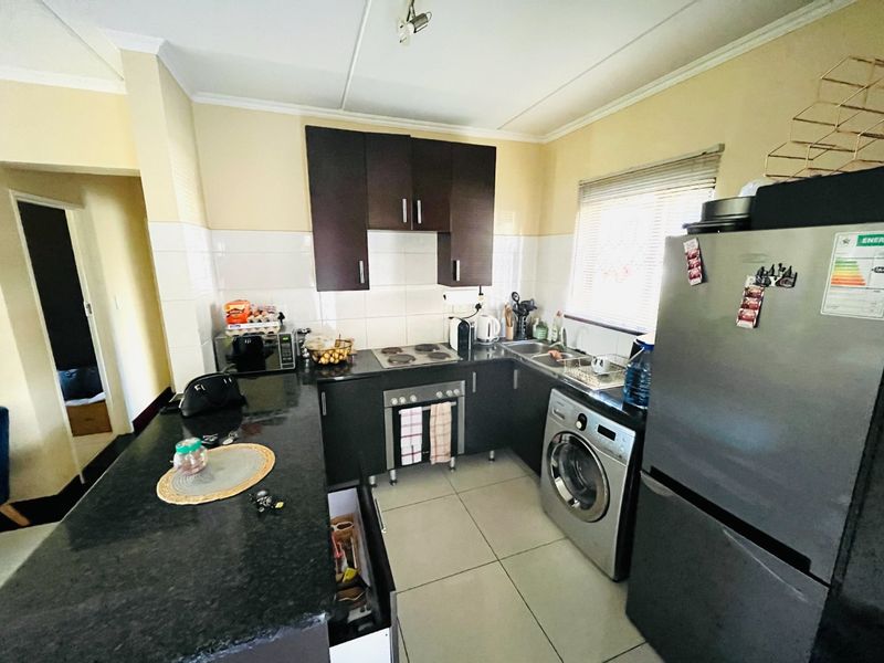 Two bed & 2 bath luxaryn Ground-floor apartment in Noordwyk, Midrand, get in touch! - Photo 4