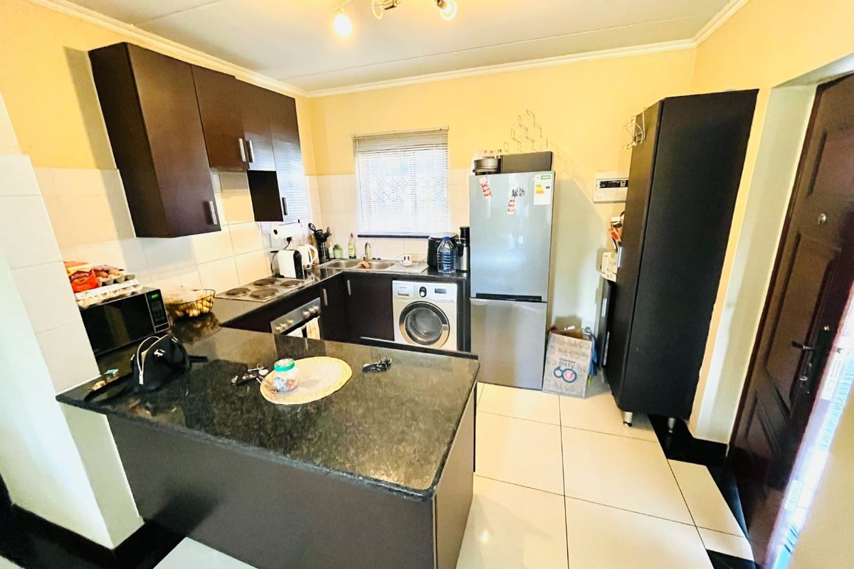 Two bed & 2 bath luxaryn Ground-floor apartment in Noordwyk, Midrand, get in touch! - Photo 2
