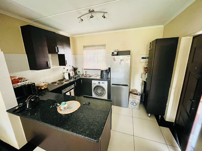 Two bed & 2 bath luxaryn Ground-floor apartment in Noordwyk, Midrand, get in touch! - Photo 3