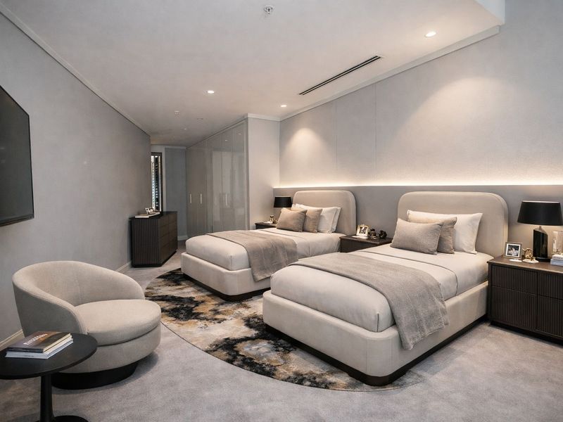 Unfurnished 2 bed 2 bath Penthouse - Photo 4