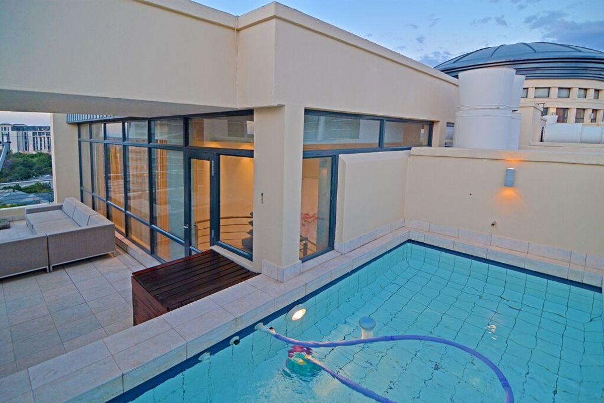 3 Bedroom Penthouse Apartment  - Photo 3
