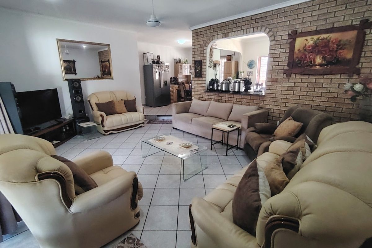 Move in ready Townhouse with own garden and pet friendly  - Photo 4