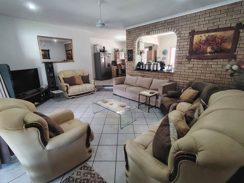 Move in ready Townhouse with own garden and pet friendly  - Photo 4