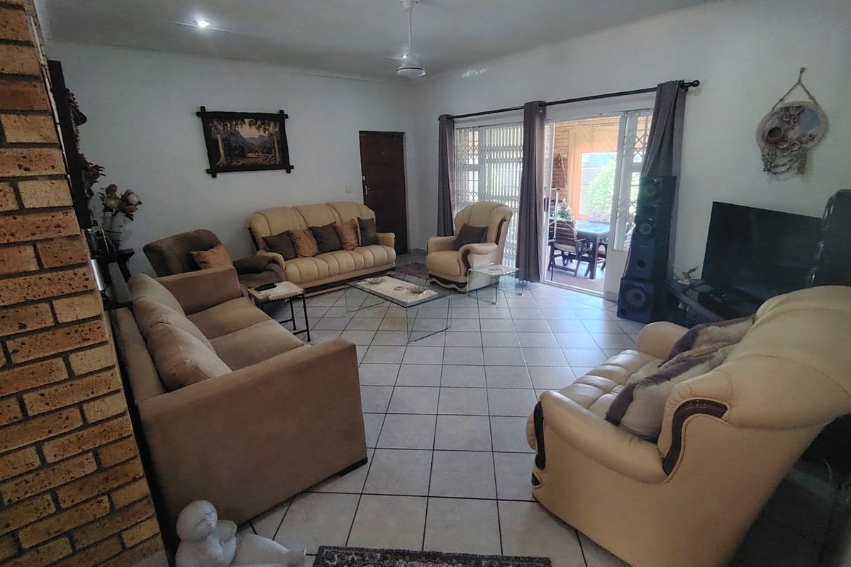 Move in ready Townhouse with own garden and pet friendly  - Photo 3