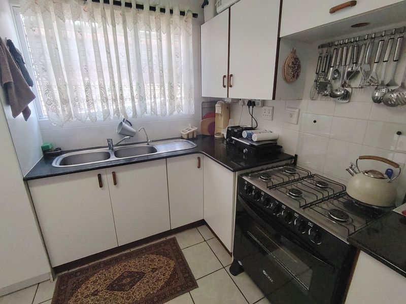 Move in ready Townhouse with own garden and pet friendly  - Photo 9