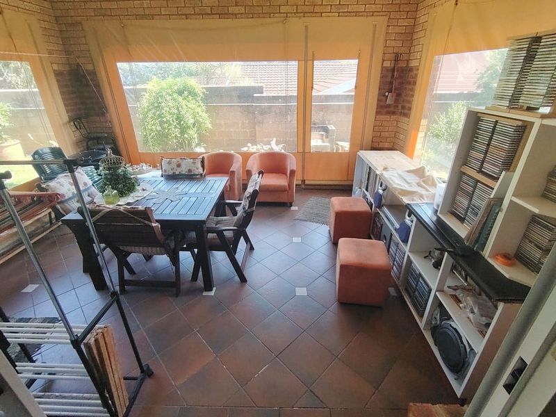 Move in ready Townhouse with own garden and pet friendly  - Photo 6