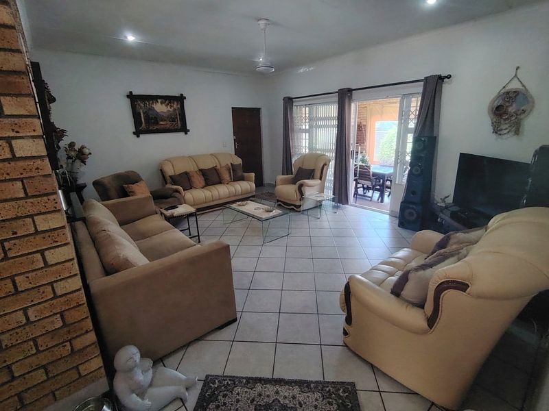 Move in ready Townhouse with own garden and pet friendly  - Photo 3
