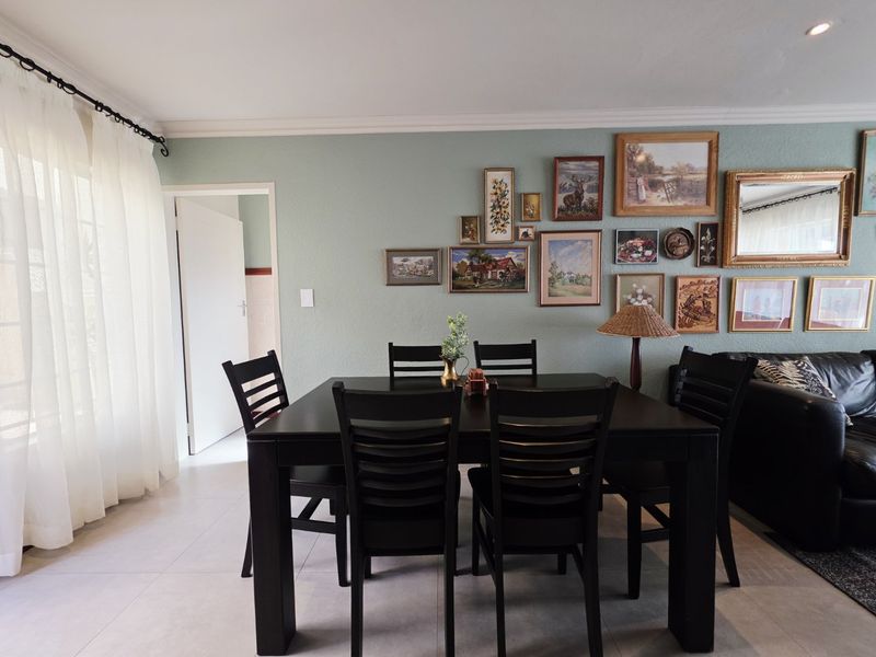 Modern Renovated 2 Bedroom Duplex For Sale in La Montagne - Photo 2