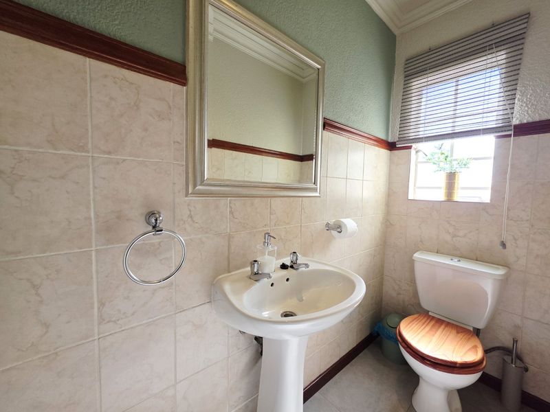 Modern Renovated 2 Bedroom Duplex For Sale in La Montagne - Photo 8