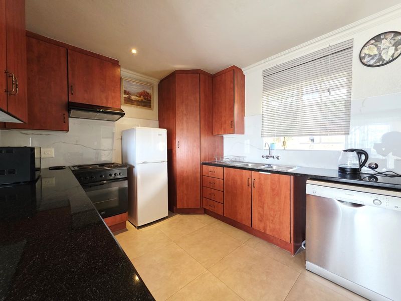 Modern Renovated 2 Bedroom Duplex For Sale in La Montagne - Photo 7