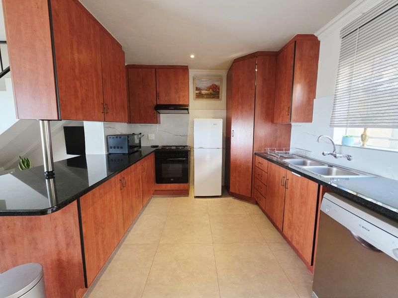 Modern Renovated 2 Bedroom Duplex For Sale in La Montagne - Photo 6