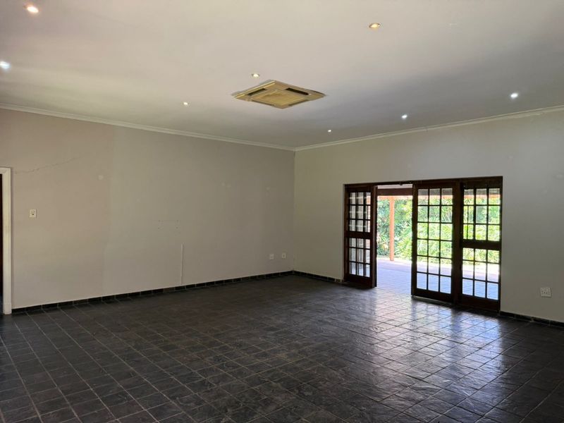 To let in Mount Moreland, stunning 3 bedroom home with pool. - Photo 6