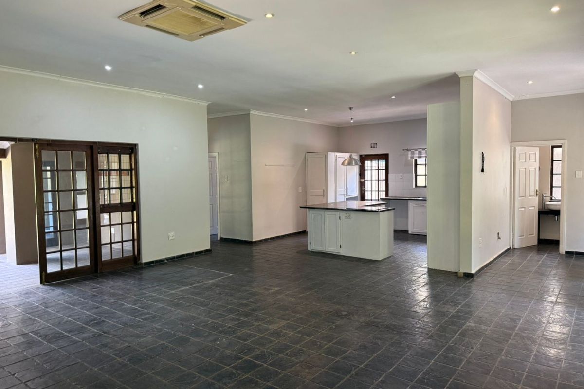 To let in Mount Moreland, stunning 3 bedroom home with pool. - Photo 3