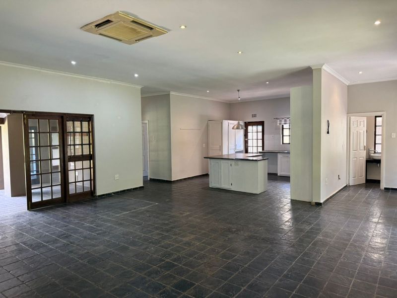 To let in Mount Moreland, stunning 3 bedroom home with pool. - Photo 3