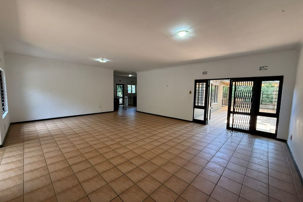 To let in Mount Moreland - 3 Bedroom, 2 bathroom house - Photo 5