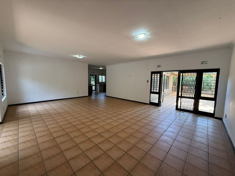 To let in Mount Moreland - 3 Bedroom, 2 bathroom house - Photo 5