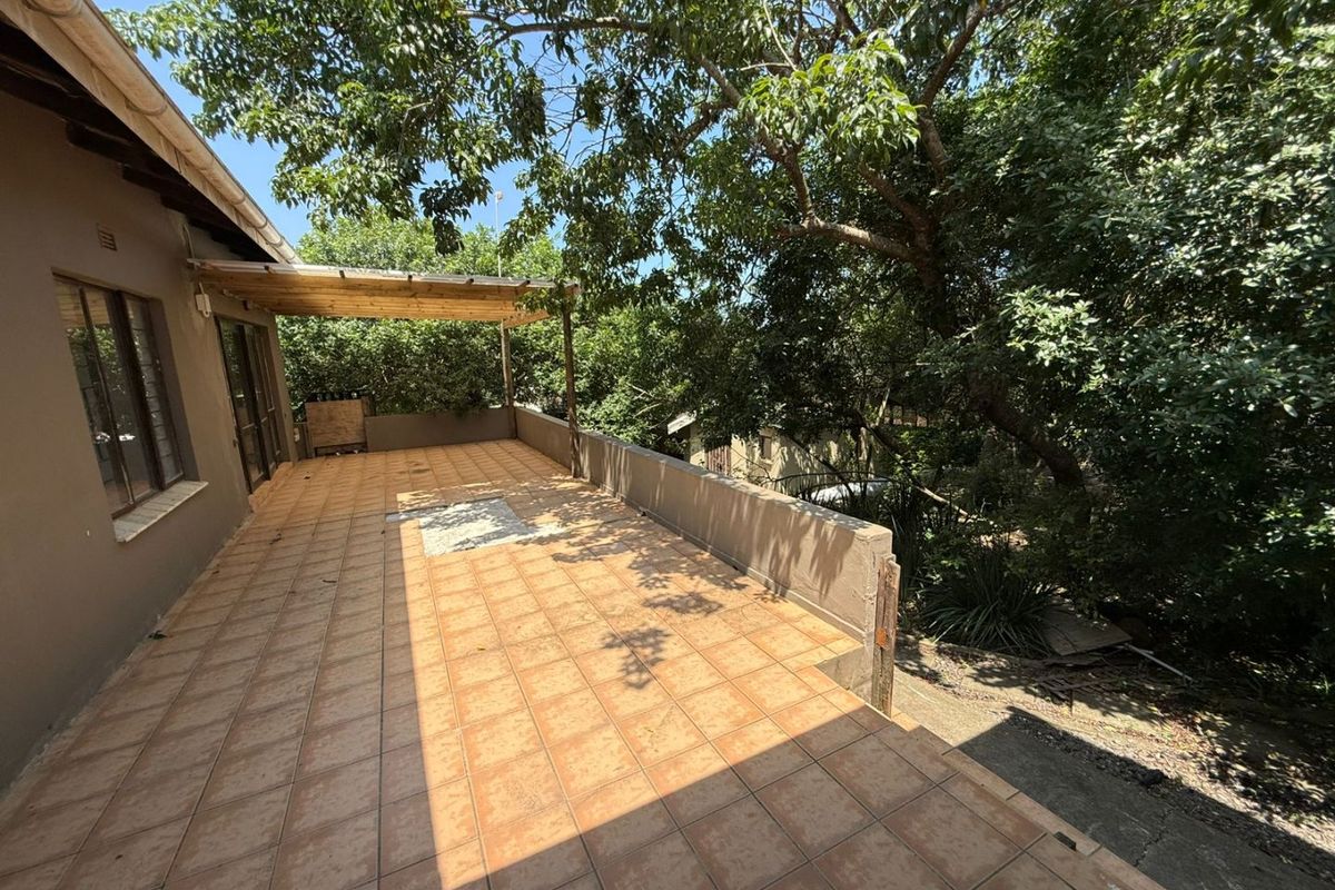 To let in Mount Moreland - 3 Bedroom, 2 bathroom house - Photo 2