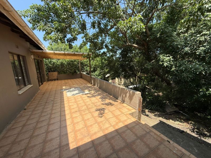 To let in Mount Moreland - 3 Bedroom, 2 bathroom house - Photo 2