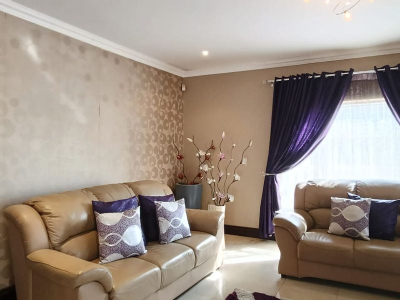 To let in Somerset Park, Double storey pet friendly home. - Photo 5