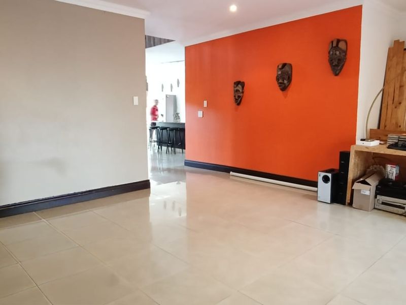 To let in Somerset Park, Double storey pet friendly home. - Photo 7