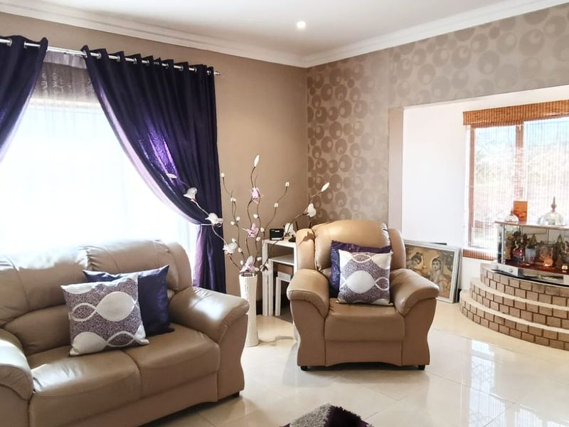 To let in Somerset Park, Double storey pet friendly home. - Photo 6