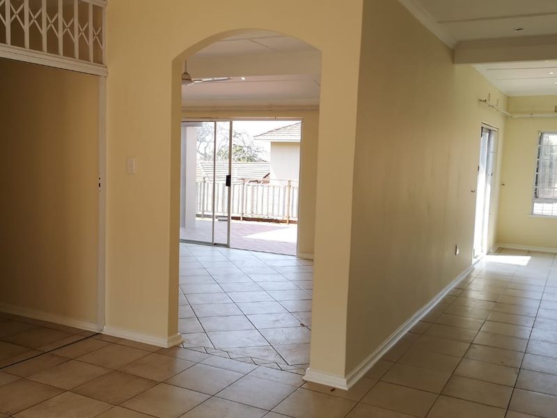 To let in Umhlanga, Free standing, pet friendly home with pool. - Photo 4