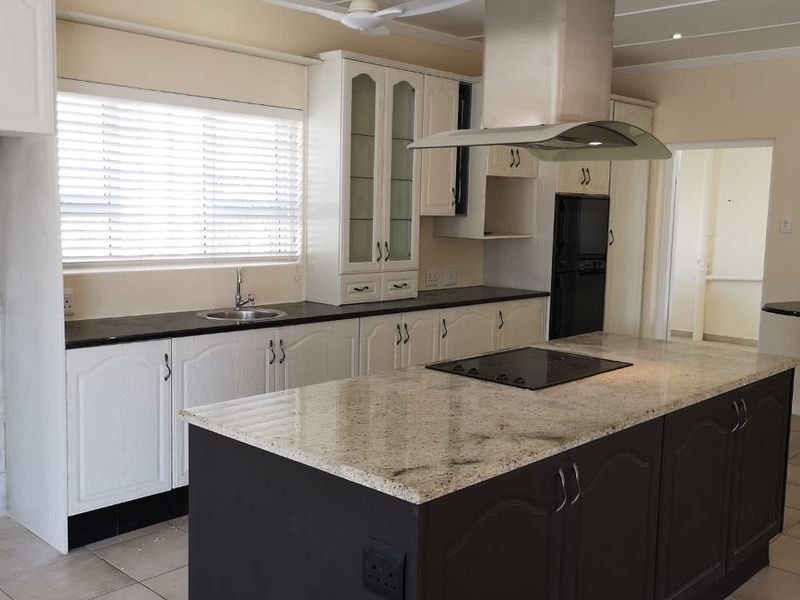 To let in Umhlanga, Free standing, pet friendly home with pool. - Photo 10