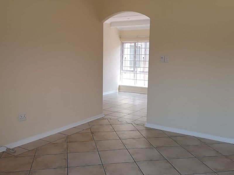 To let in Umhlanga, Free standing, pet friendly home with pool. - Photo 7