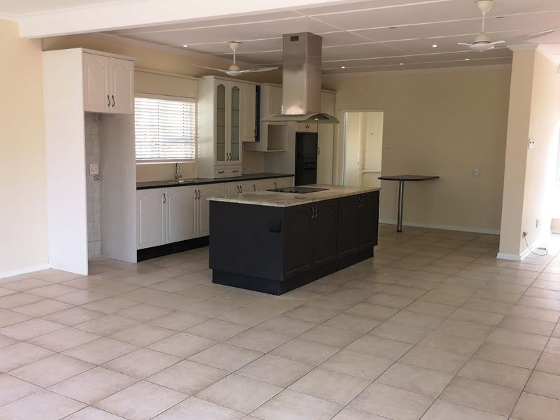 To let in Umhlanga, Free standing, pet friendly home with pool. - Photo 8