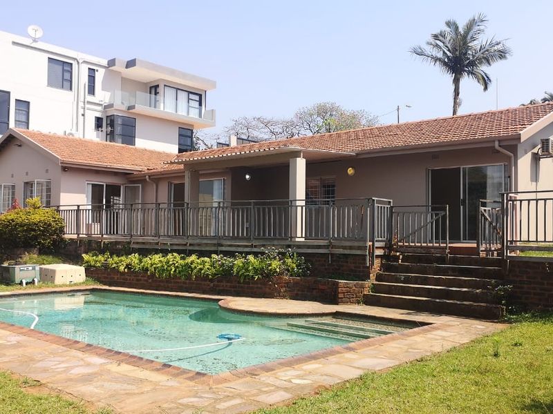 To let in Umhlanga, Free standing, pet friendly home with pool. - Photo 1