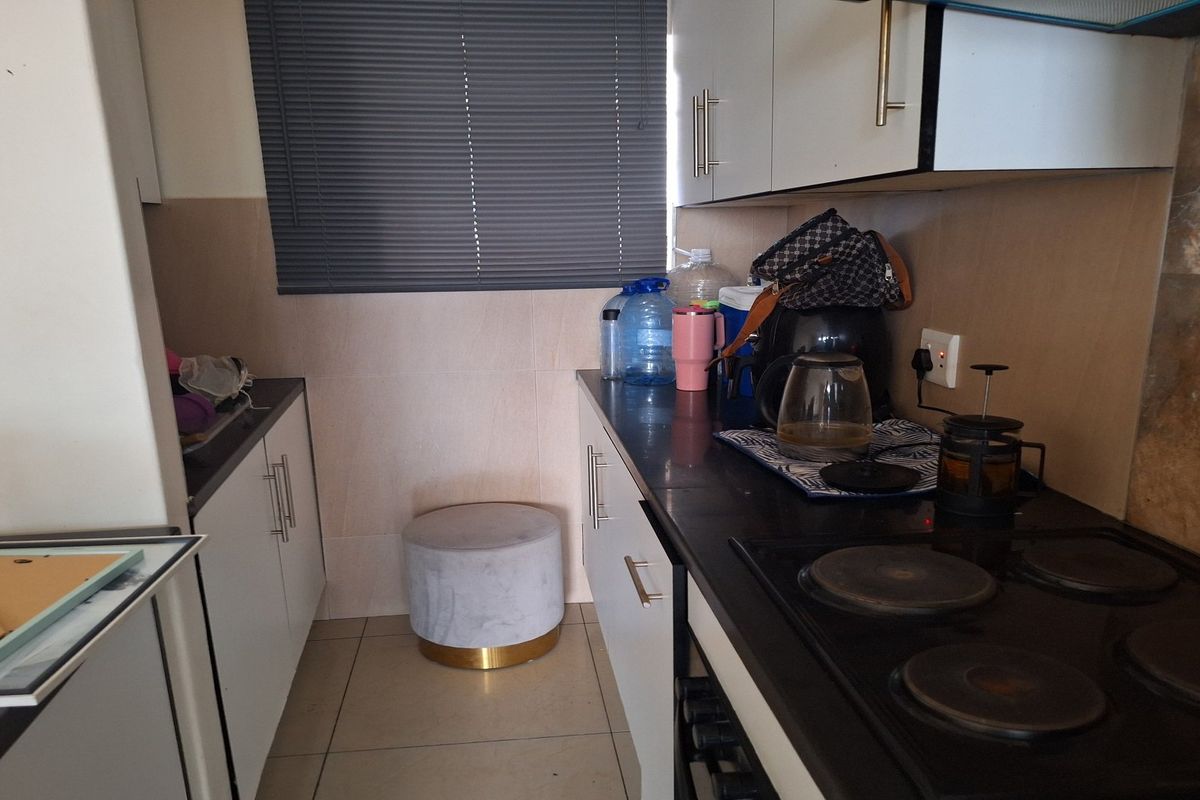 STUNNING VIEWS OF THE BAY FOR THE FIRST TIME HOMEOWNER - Photo 5