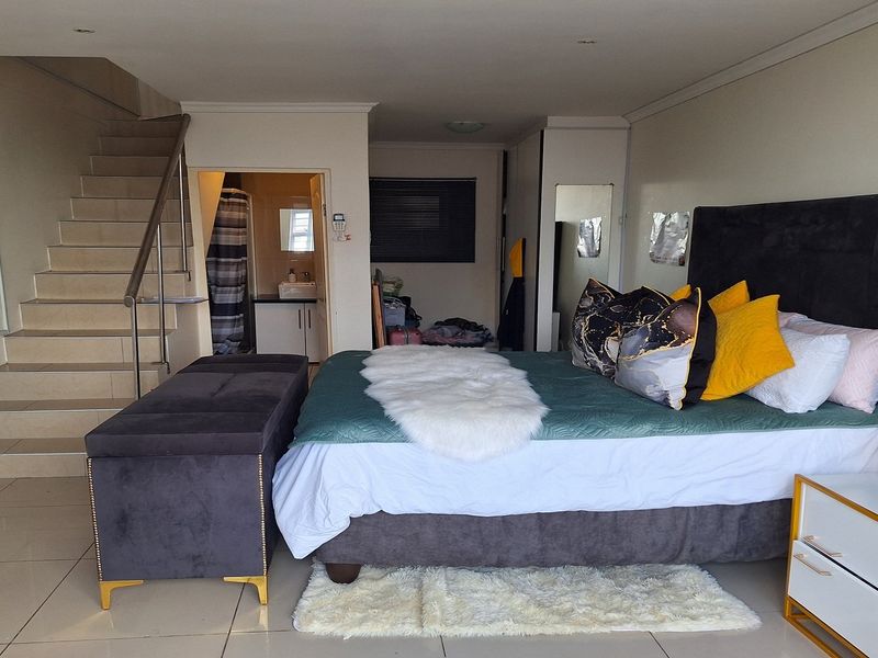 STUNNING VIEWS OF THE BAY FOR THE FIRST TIME HOMEOWNER - Photo 3