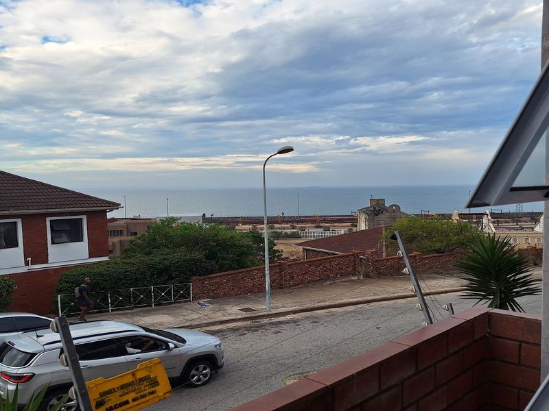 STUNNING VIEWS OF THE BAY FOR THE FIRST TIME HOMEOWNER - Photo 1