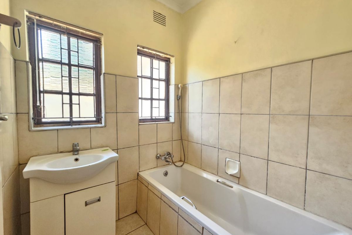 Unlock the Potential – Spacious 5-Bedroom Home on Prime Land! - Photo 4