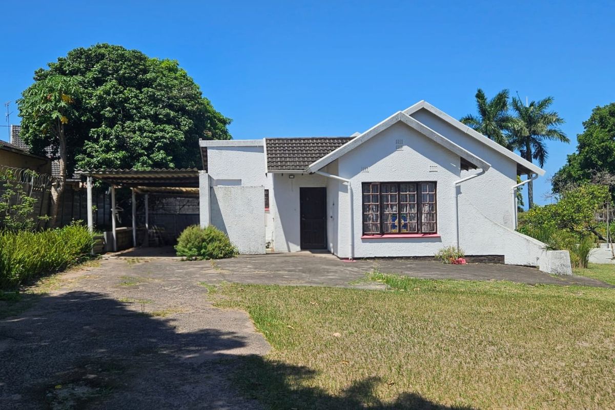 Unlock the Potential – Spacious 5-Bedroom Home on Prime Land! - Photo 3