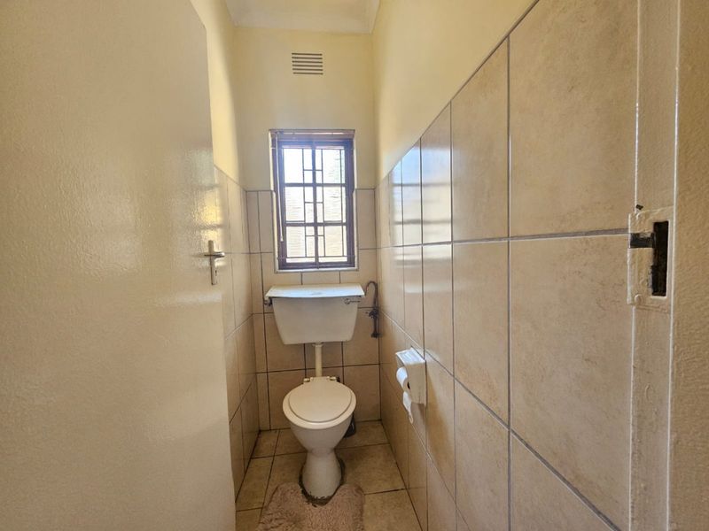 Unlock the Potential – Spacious 5-Bedroom Home on Prime Land! - Photo 8