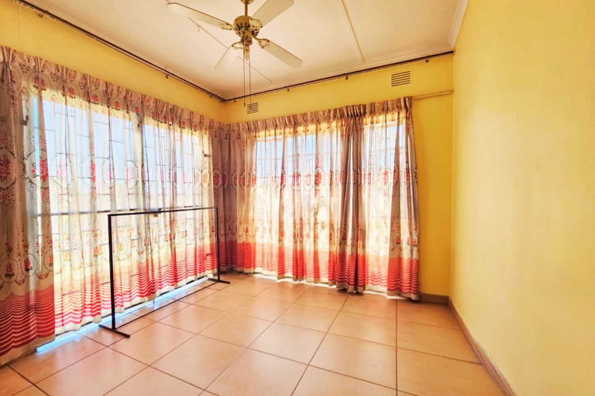 Unlock the Potential – Spacious 5-Bedroom Home on Prime Land! - Photo 5