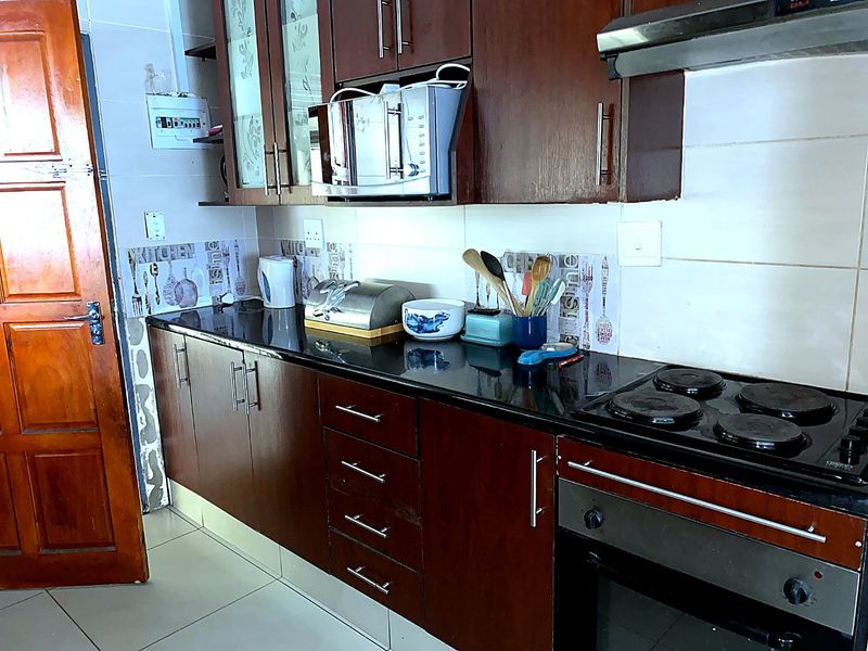 Secure Fleurhof 3-Bed + Cottage | Strong Rental Income - SOLE MANDATE - Photo 4