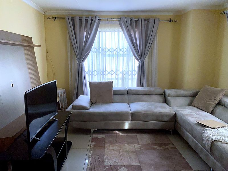 Secure Fleurhof 3-Bed + Cottage | Strong Rental Income - SOLE MANDATE - Photo 2