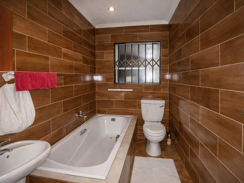 Secure Fleurhof 3-Bed + Cottage | Strong Rental Income - SOLE MANDATE - Photo 8