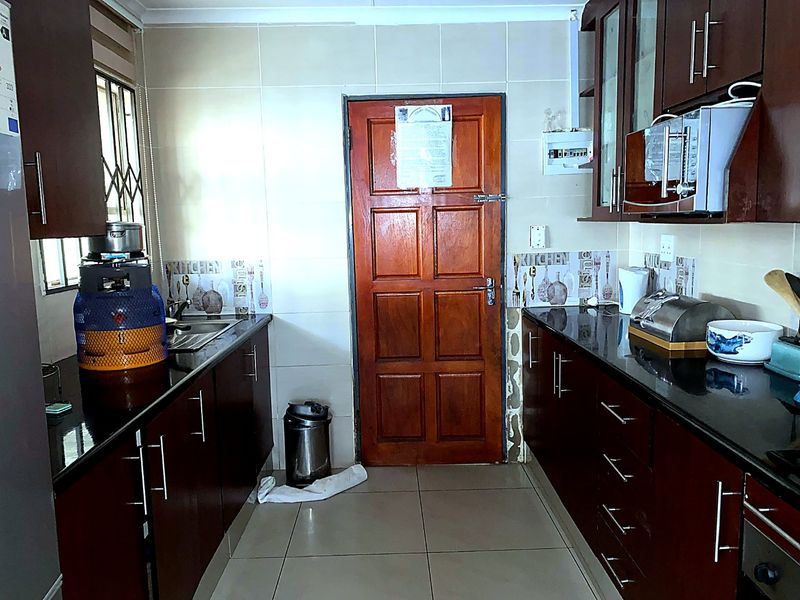 Secure Fleurhof 3-Bed + Cottage | Strong Rental Income - SOLE MANDATE - Photo 6