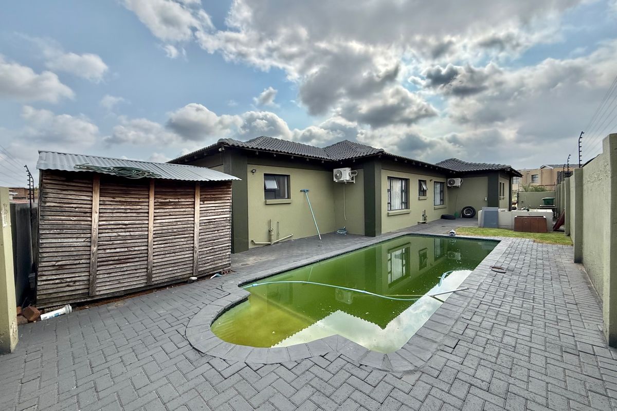 A Family Home Ideal For Lovers of Space & Entertaining  - Photo 3