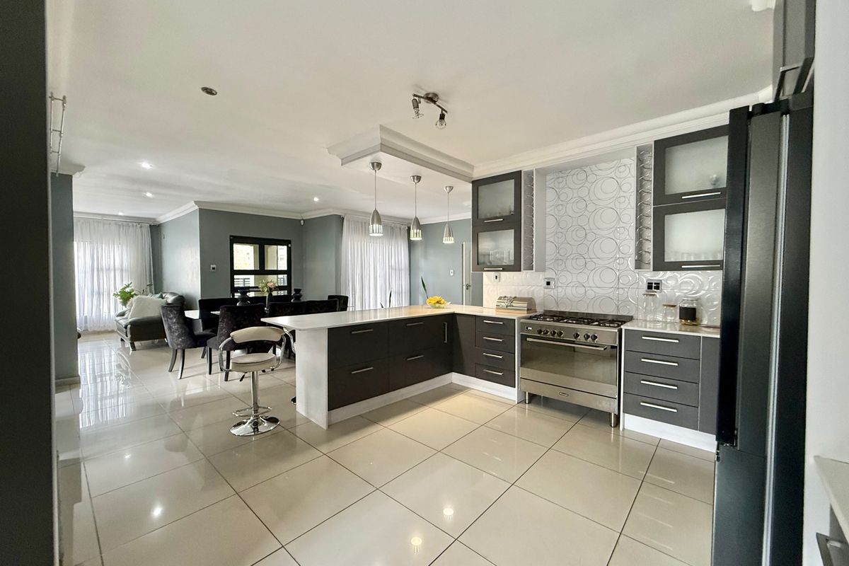 A Family Home Ideal For Lovers of Space & Entertaining  - Photo 4