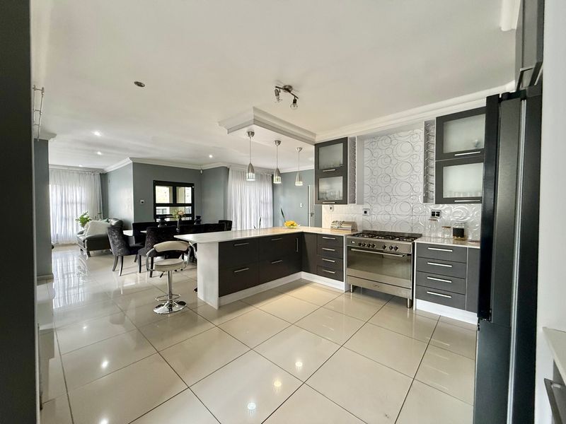 A Family Home Ideal For Lovers of Space & Entertaining  - Photo 4