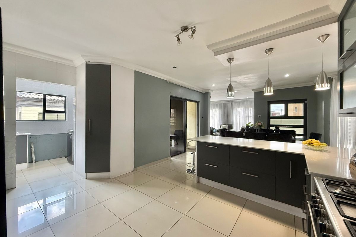 A Family Home Ideal For Lovers of Space & Entertaining  - Photo 5