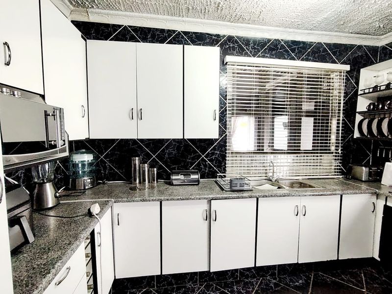 3 Bedroom House for Sale in Mdantsane - Photo 7