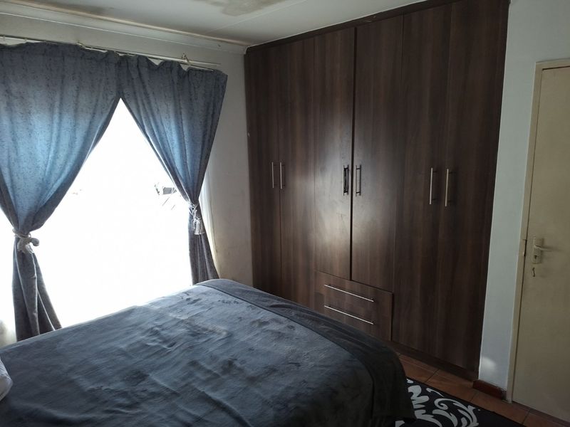 Family home for sale in Symphony Village, Delft. - Photo 9